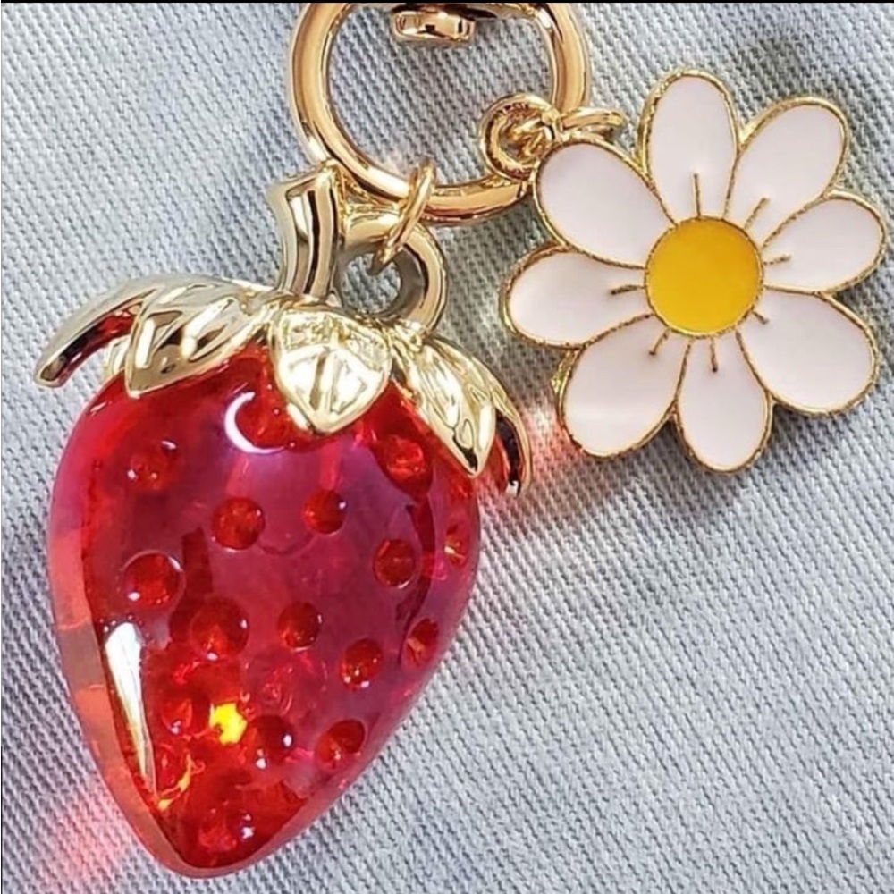 Strawberry Red charm with good hardware white daisy flower 3.5” hea…